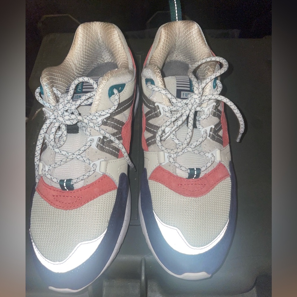 Men sneakers size 9